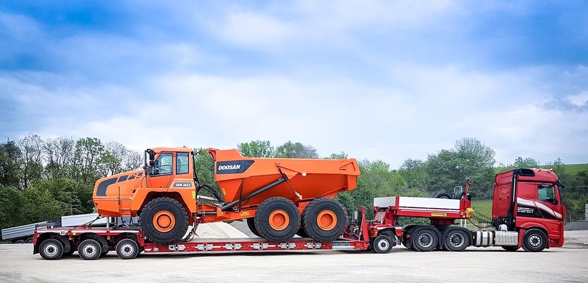 Faymonville MegaMAX con dumper Doosan