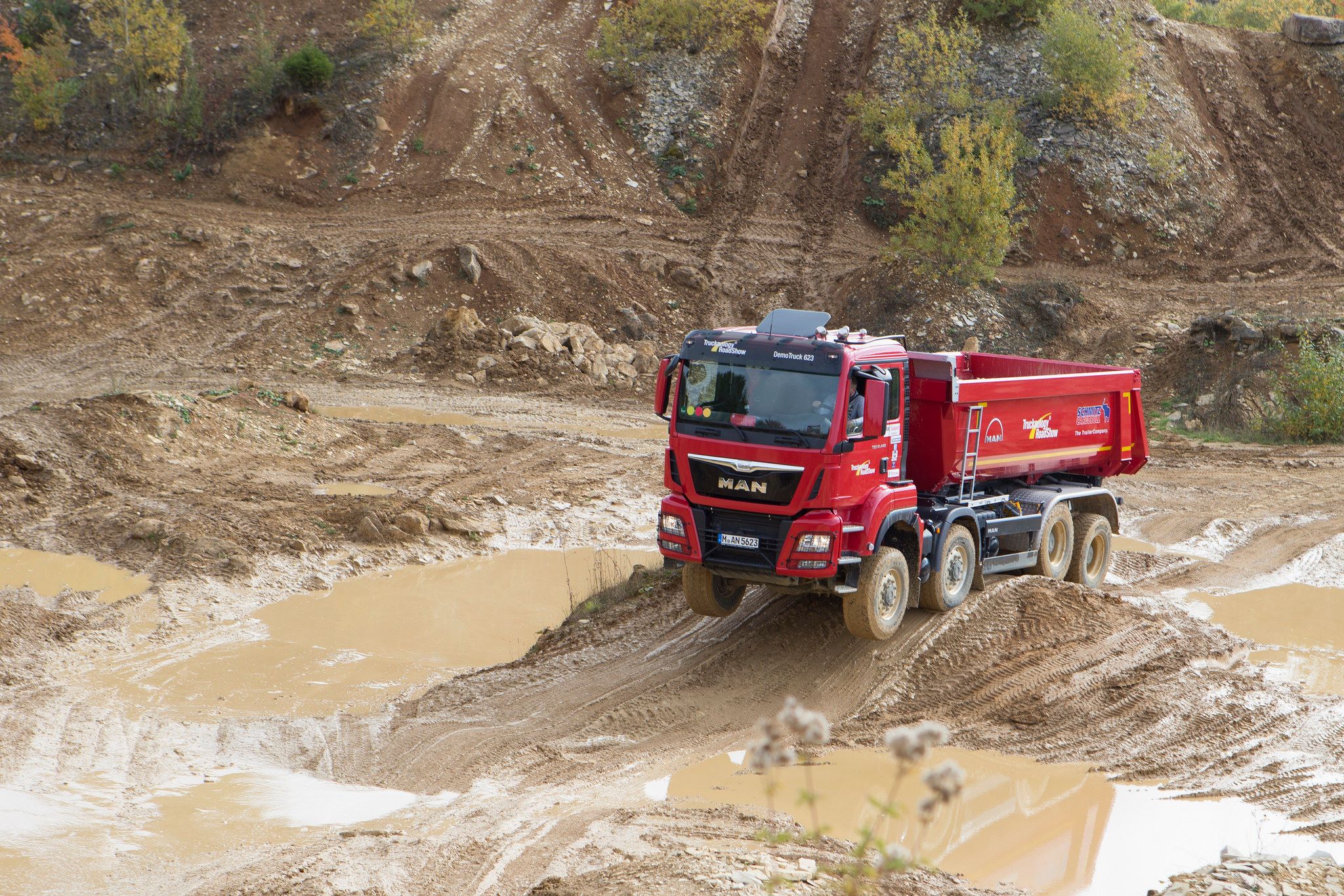 Cassone ribaltabile Schmitz Cargobull su autocarro MAN