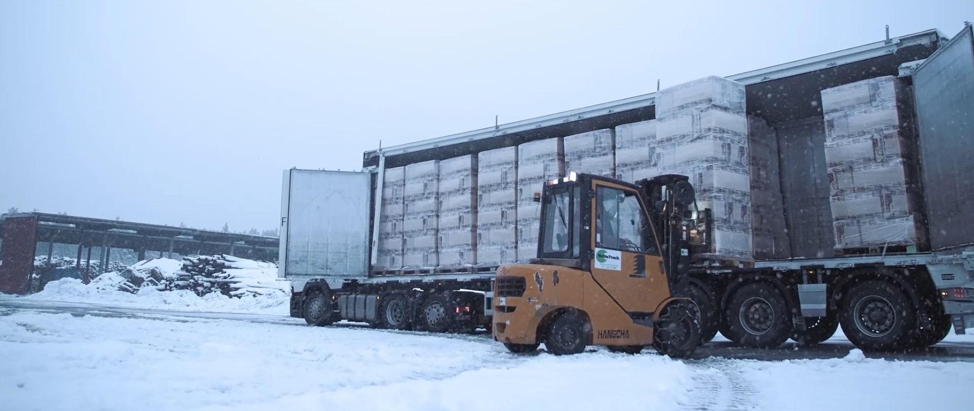 L'Exside di Knapen Trailers permette il carico laterale di merci di ogni tipo