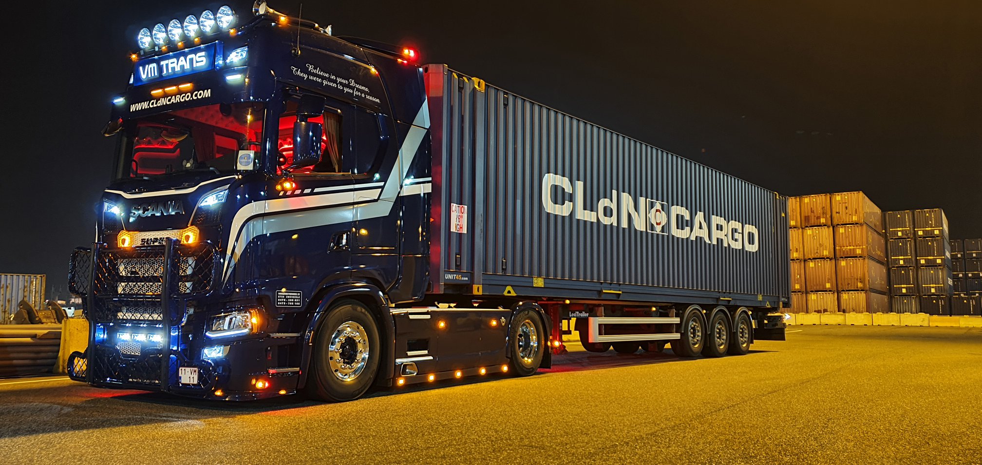 Portacontainer LeciTrailer con automezzo Scania