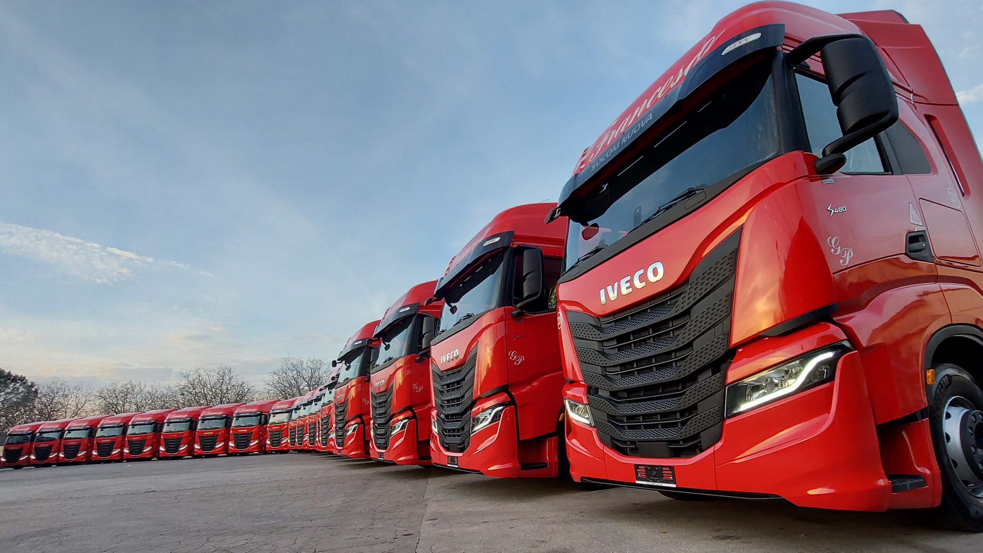 IVECO SWay, consegnati 20 veicoli Rosso Maranello alla LTG