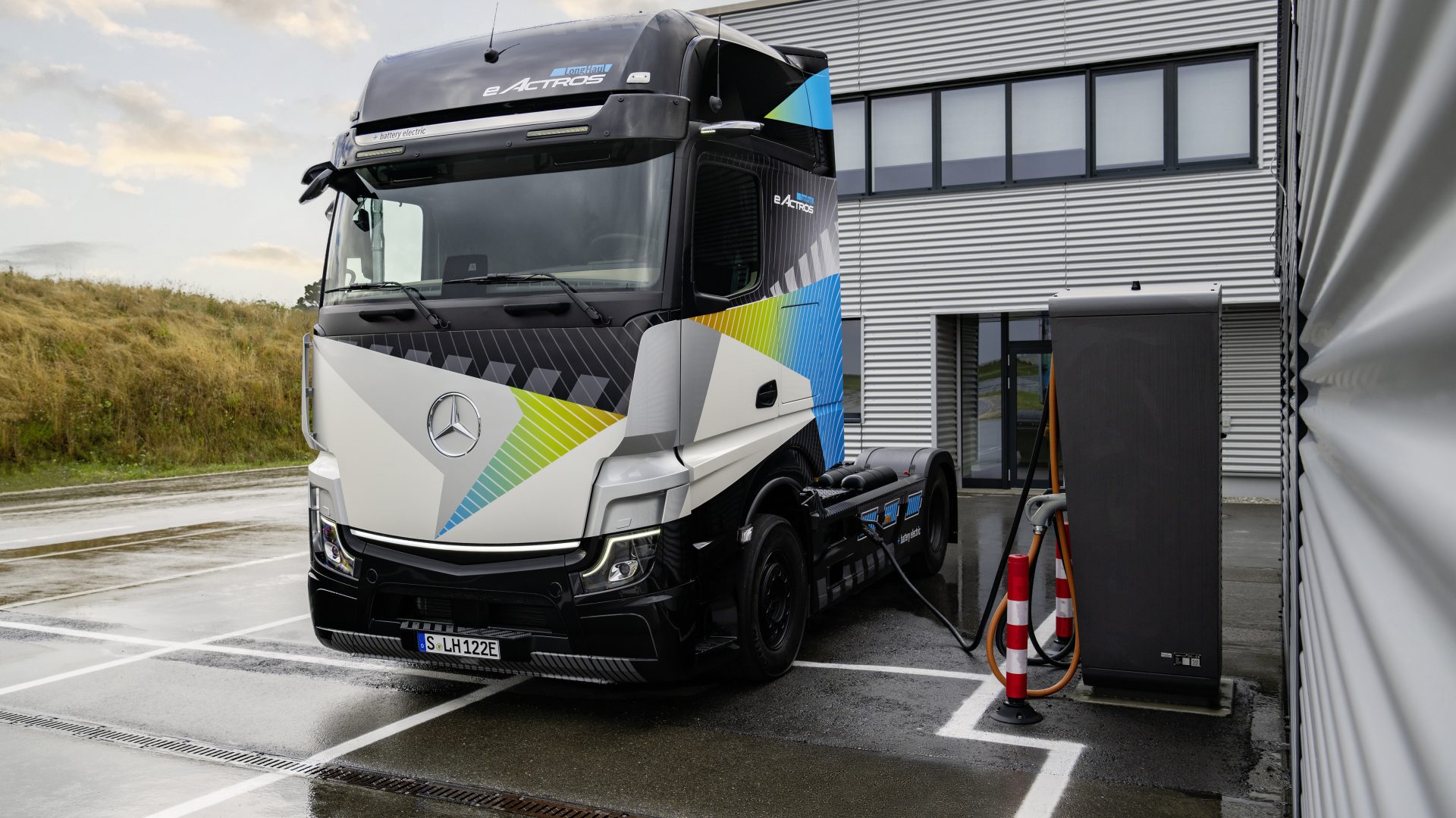 Mercedes-Benz eActros LongHaulMercedes-Benz eActros LongHaul