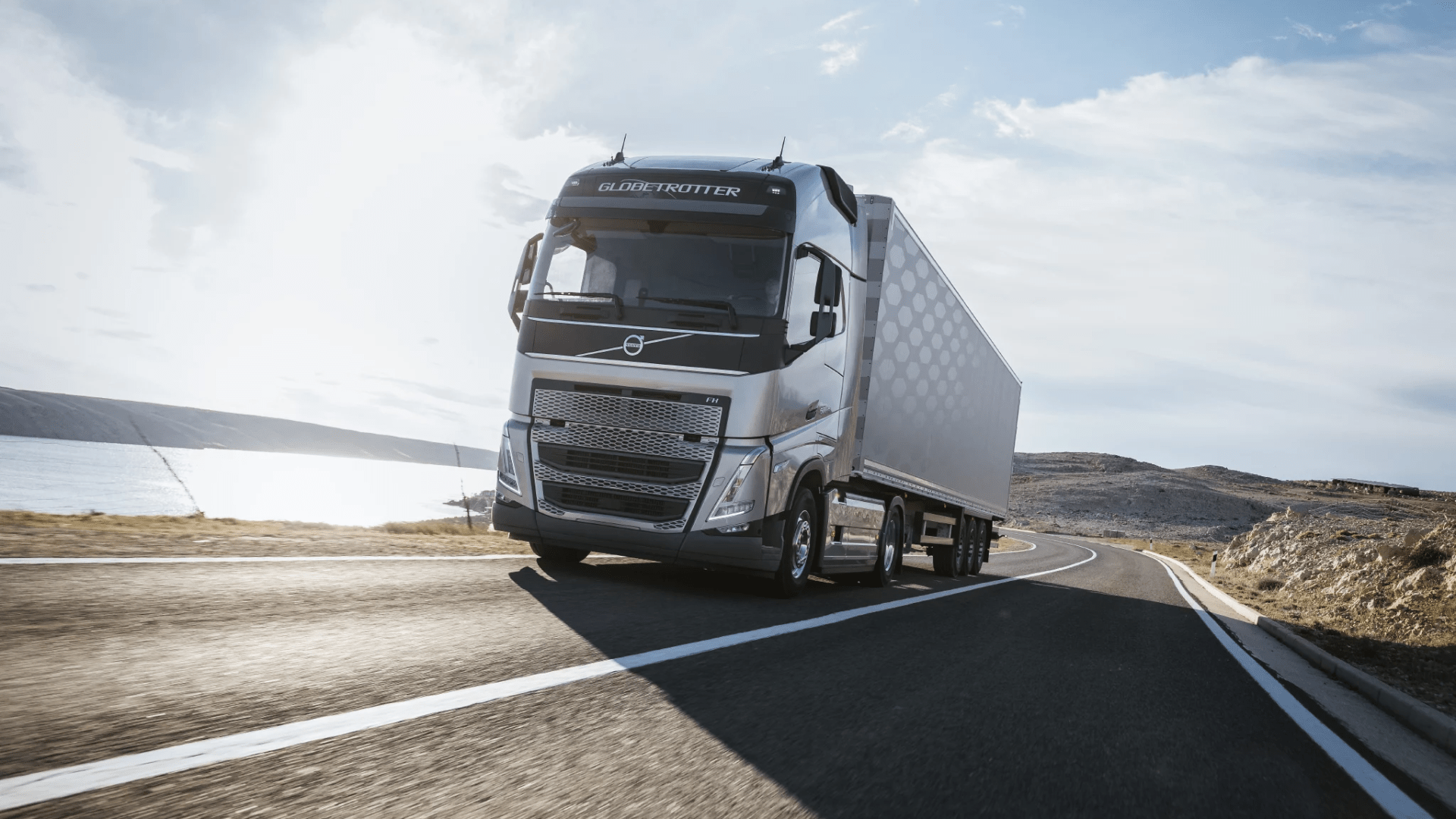 volvo-fh-i-save-truck-on-road