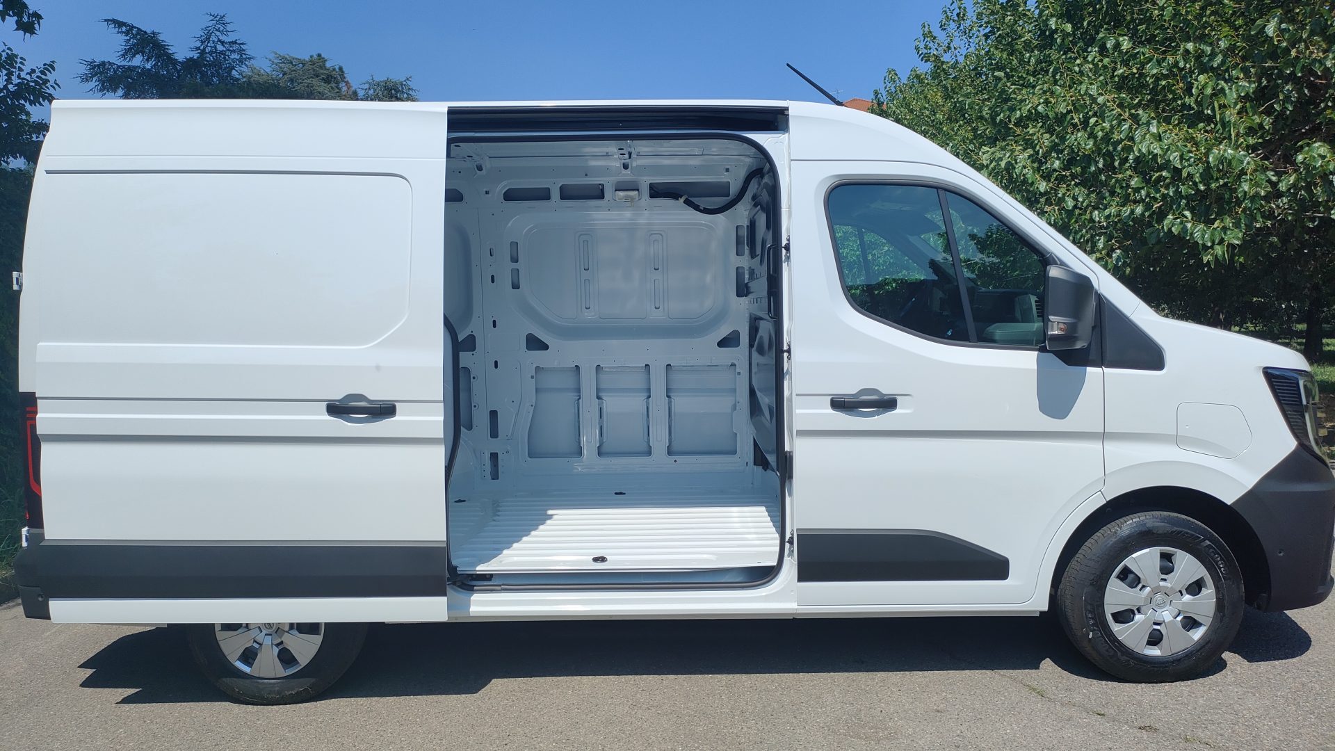 nissan interstar