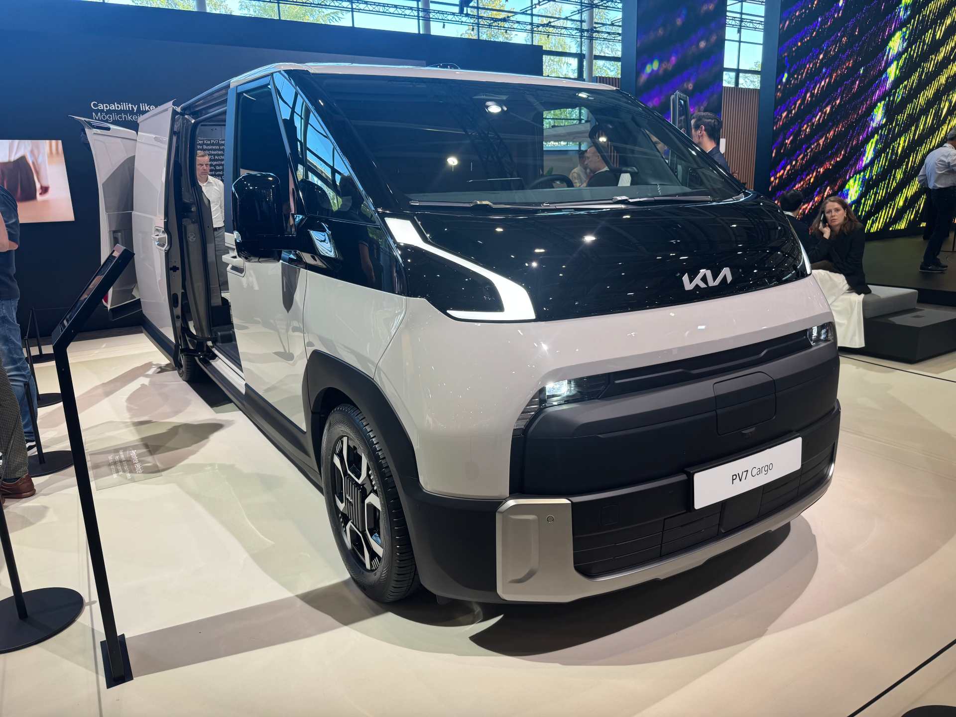 kia pv7